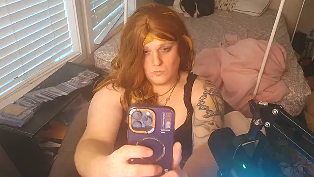 EmberLee online show from December 5, 12:58 pm