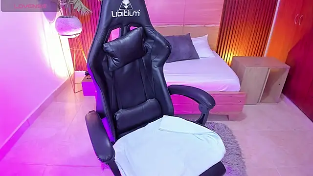 irantzu hank online show from February 10, 7:28 pm