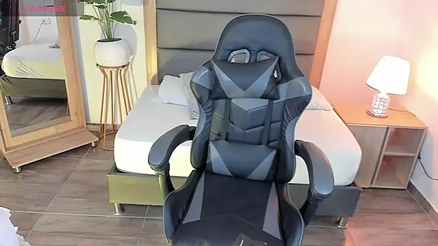 irantzu hank online show from February 13, 12:32 pm