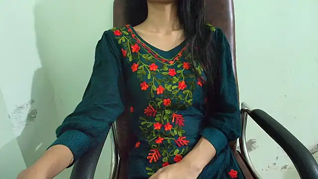 Snapshot of Srabontii chatting on March 5, 6:23 pm Srabontii online show from March 5, 6:23 pm