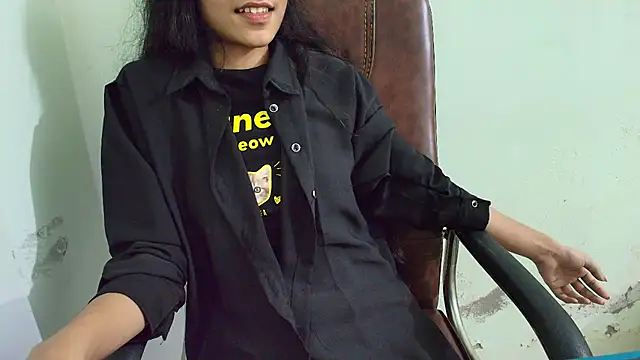 Snapshot of Srabontii chatting on March 15, 12:47 am Srabontii online show from March 15, 12:47 am