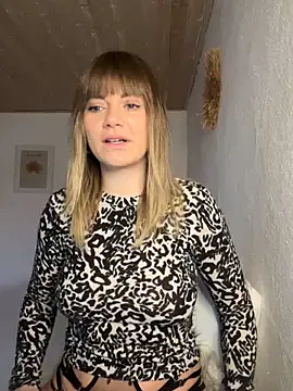 Snapshot of Milla__one chatting on December 3, 8:05 am Milla  one online show from December 3, 8:05 am