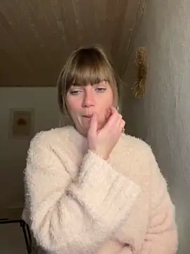 Snapshot of Milla__one chatting on December 3, 5:55 pm Milla  one online show from December 3, 5:55 pm