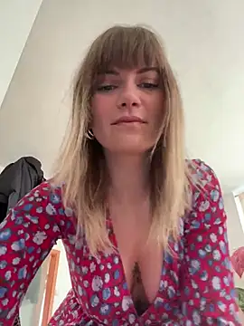 Snapshot of Milla__one chatting on December 26, 10:26 am Milla  one online show from December 26, 10:26 am