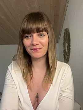 Snapshot of Milla__one chatting on February 11, 11:32 am Milla  one online show from February 11, 11:32 am