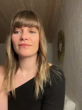 Snapshot of Milla__one chatting on February 13, 4:39 pm Milla  one online show from February 13, 4:39 pm