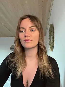 Snapshot of Milla__one chatting on February 17, 4:04 pm Milla  one online show from February 17, 4:04 pm