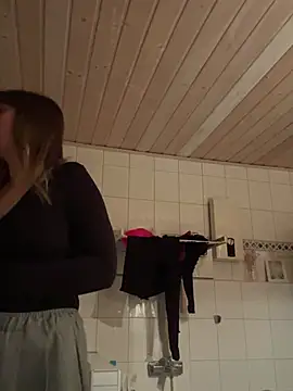 Snapshot of Milla__one chatting on February 17, 7:31 pm Milla  one online show from February 17, 7:31 pm