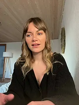 Snapshot of Milla__one chatting on February 18, 4:26 pm Milla  one online show from February 18, 4:26 pm