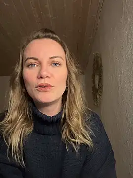 Snapshot of Milla__one chatting on February 25, 5:58 pm Milla  one online show from February 25, 5:58 pm