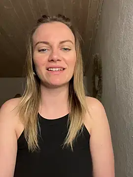 Snapshot of Milla__one chatting on March 4, 7:32 pm Milla  one online show from March 4, 7:32 pm