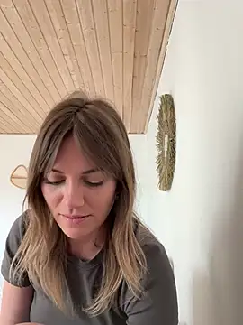 Snapshot of Milla__one chatting on March 7, 11:18 am Milla  one online show from March 7, 11:18 am