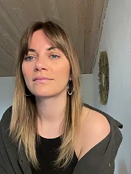 Snapshot of Milla__one chatting on March 11, 8:20 am Milla  one online show from March 11, 8:20 am