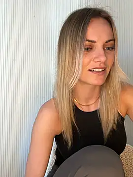 Snapshot of Milla__one chatting on May 12, 8:55 am Milla one online show from May 12, 8:55 am