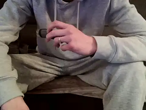 Snapshot of ElViko11 chatting on December 6, 3:55 pm ElViko11 online show from December 6, 3:55 pm