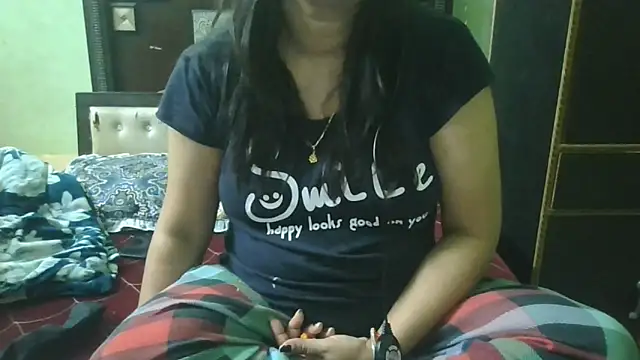 Snapshot of couplesuni chatting on May 11, 2:39 am couplesuni online show from May 11, 2:39 am