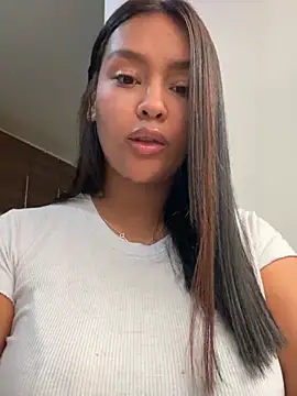 Snapshot of _NINA chatting on February 7, 10:35 pm NINA online show from February 7, 10:35 pm