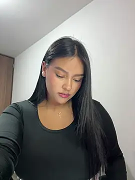 Snapshot of _NINA chatting on April 11, 2:27 am NINA online show from April 11, 2:27 am