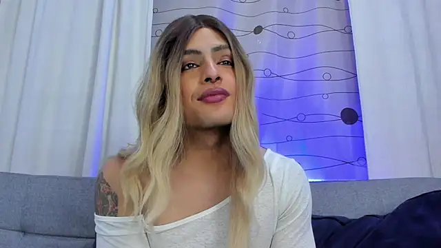 Snapshot of LukaCastillo chatting on February 21, 7:23 am LukaCastillo online show from February 21, 7:23 am