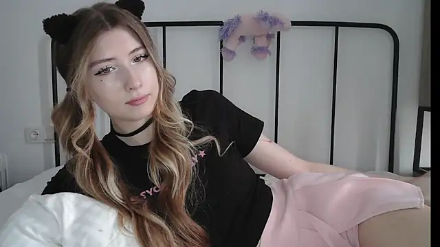 ErikaShyy online show from July 6, 10:01 am