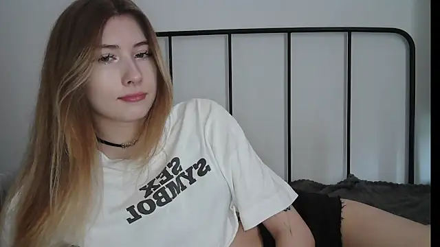 ErikaShyy online show from July 24, 9:40 am