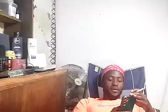 Snapshot of bull_Giant chatting on December 13, 11:06 pm bull Giant online show from December 13, 11:06 pm