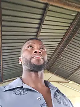 Snapshot of bull_Giant chatting on December 15, 2:37 pm bull Giant online show from December 15, 2:37 pm