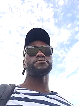 Snapshot of bull_Giant chatting on December 18, 2:06 pm bull Giant online show from December 18, 2:06 pm