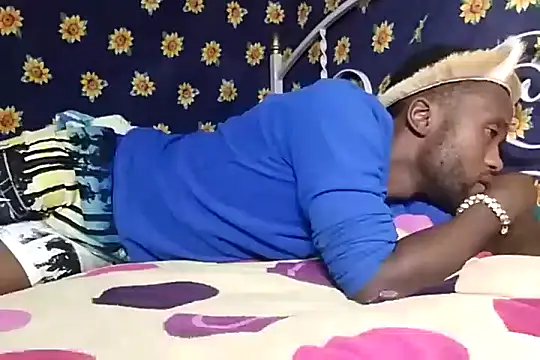 Snapshot of bull_Giant chatting on December 19, 1:39 am bull Giant online show from December 19, 1:39 am