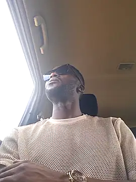 Snapshot of bull_Giant chatting on December 31, 2:14 pm bull Giant online show from December 31, 2:14 pm