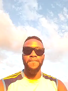 Snapshot of bull_Giant chatting on February 1, 4:54 pm bull Giant online show from February 1, 4:54 pm