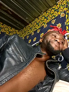 Snapshot of bull_Giant chatting on February 11, 1:52 am bull Giant online show from February 11, 1:52 am