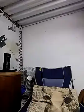 Snapshot of bull_Giant chatting on February 15, 8:43 pm bull Giant online show from February 15, 8:43 pm