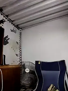 Snapshot of bull_Giant chatting on February 16, 9:27 pm bull Giant online show from February 16, 9:27 pm