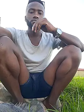 Snapshot of bull_Giant chatting on February 25, 3:38 pm bull Giant online show from February 25, 3:38 pm