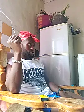 Snapshot of bull_Giant chatting on March 3, 11:55 am bull Giant online show from March 3, 11:55 am