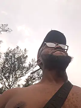 Snapshot of bull_Giant chatting on October 5, 1:42 pm bull Giant online show from October 5, 1:42 pm