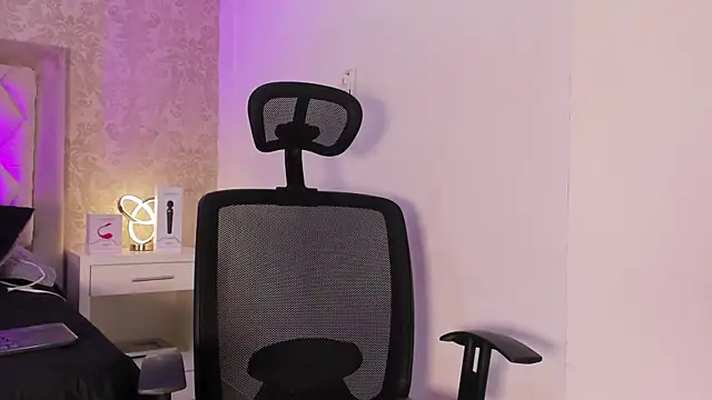 LiaFlowers online show from March 1, 7:51 am