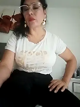 Snapshot of katysquirtdirty chatting on April 29, 11:55 pm katysquirtdirty online show from April 29, 11:55 pm