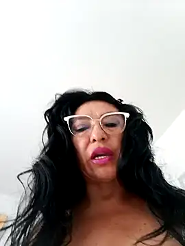 Snapshot of katysquirtdirty chatting on May 8, 1:16 pm katysquirtdirty online show from May 8, 1:16 pm