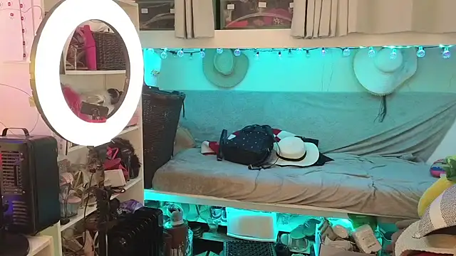 cunty tranny lydia online show from April 11, 1:21 am