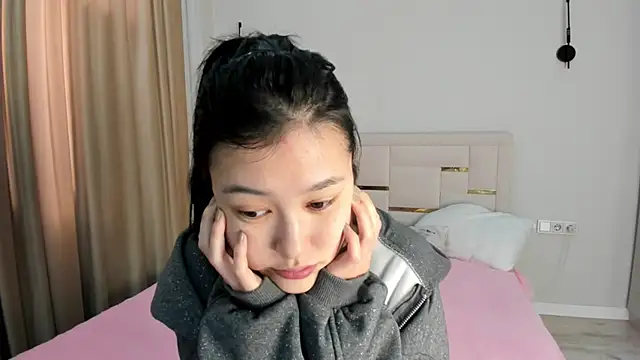 Lola Peach online show from April 17, 4:48 am