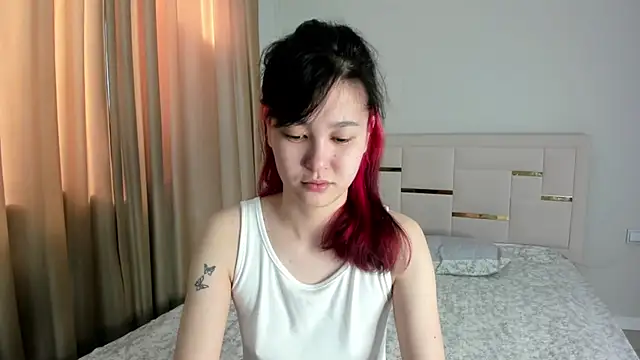 Snapshot of Lola_Peach chatting on June 1, 2:35 am Lola Peach online show from June 1, 2:35 am