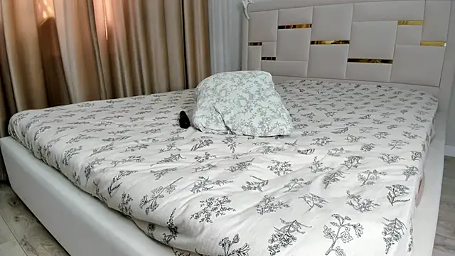 Snapshot of Lola_Peach chatting on June 22, 3:25 am Lola Peach online show from June 22, 3:25 am