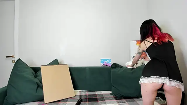 Snapshot of Lola_Peach chatting on July 10, 5:23 am Lola Peach online show from July 10, 5:23 am