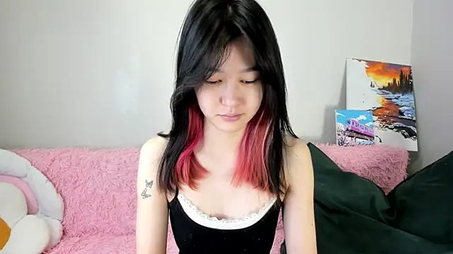 Snapshot of Lola_Peach chatting on July 21, 6:05 am Lola Peach online show from July 21, 6:05 am