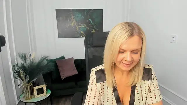 AgathaKlouin online show from March 28, 11:32 am