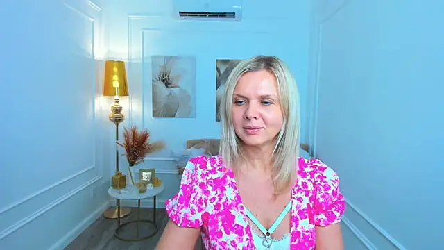 AgathaKlouin online show from March 29, 11:21 am