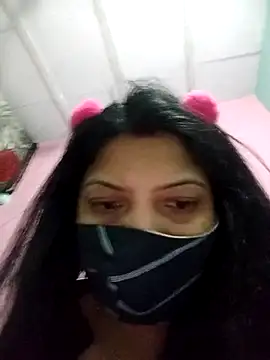 Snapshot of Hotty-Divya chatting on April 2, 2:47 pm Hotty-Divya online show from April 2, 2:47 pm