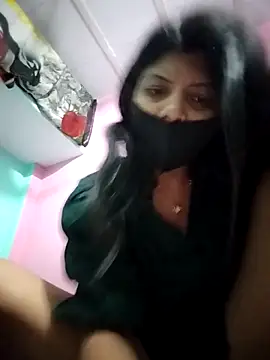 Snapshot of Hotty-Divya chatting on April 9, 2:44 am Hotty-Divya online show from April 9, 2:44 am